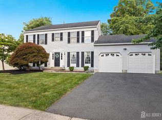 21 Drexel Hill Dr, Kendall Park, NJ 08824