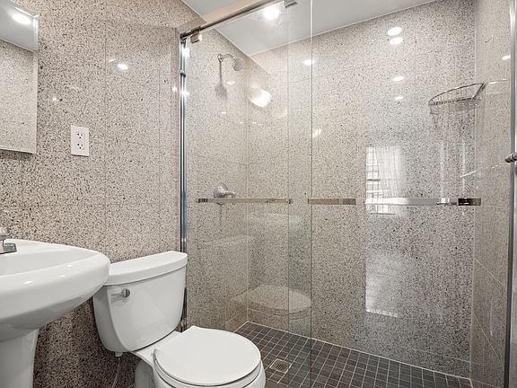5th image of 24 Minetta Ln APT 4R
