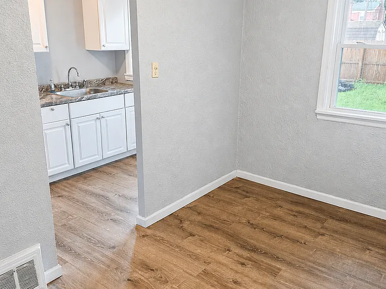 1146 Shadycrest Dr — Photo 5