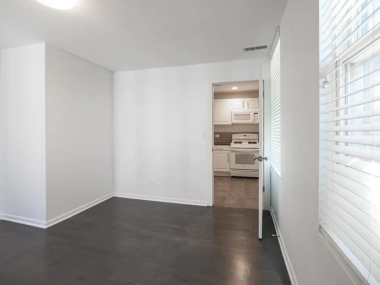 1641 W 18th St #2R — Photo 4