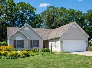 51977 Meadow Crest Dr, South Bend, IN 46628