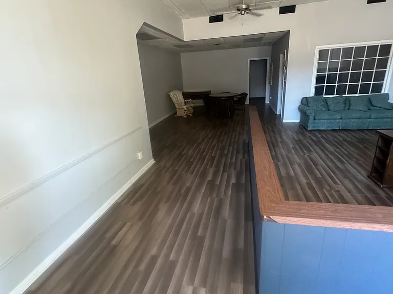 108 E Hancock St — Photo 3
