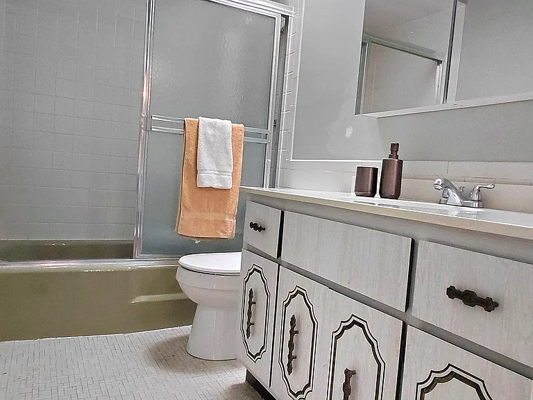 874 Hollyridge Dr — Photo 15