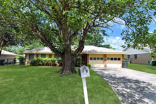 3814 Rosemary Ln Photo 1