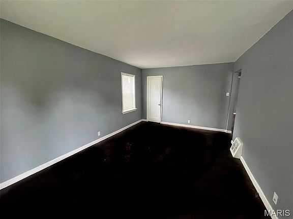 3rd image of 853 Nassau Dr #853