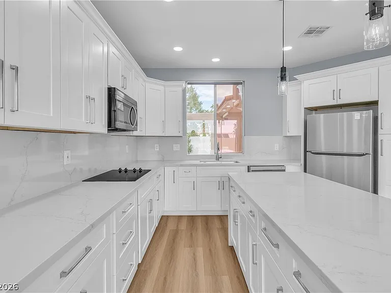 1712 Estrella St — Photo 15