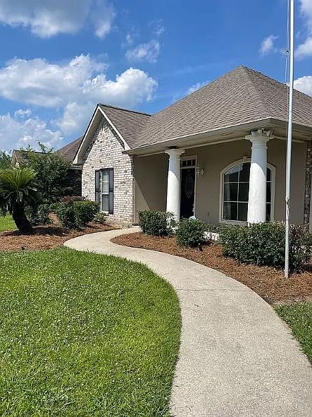 1st image of 17160 Fountainbleau Dr