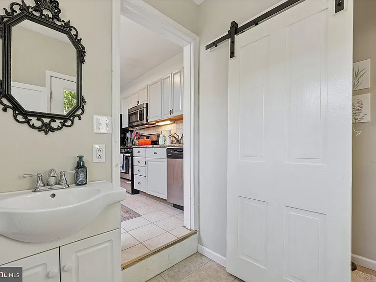 466 Conarroe St #1/2 — Photo 13