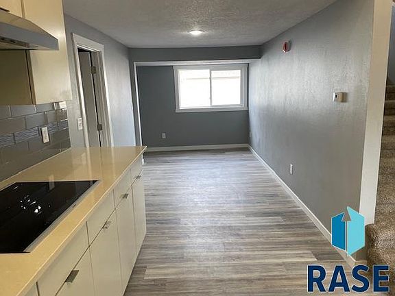 5th image of 503 S Maple St