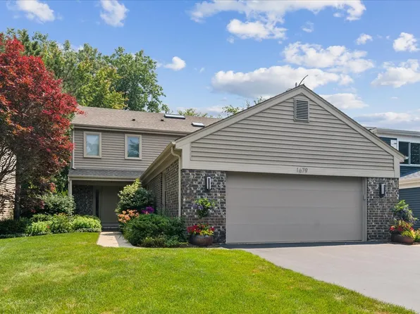 1679 McCraren Rd, Highland Park, IL 60035