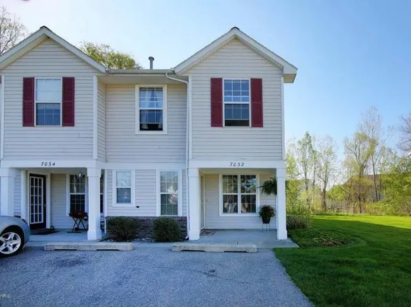 7032 S Cannon Place Ln, Rockford, MI 49341