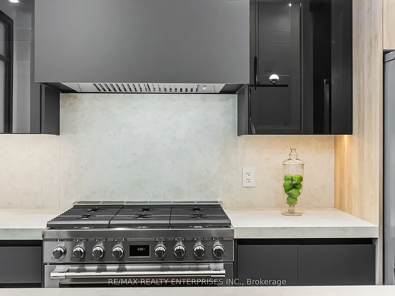 1495 Thetford Ct — Photo 12