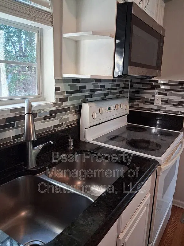 4 bed, 2.5 bath, 1747 sqft, $2,295 — Photo 2