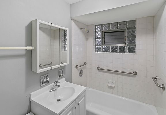 5th image of 3011 W 87th St APT 16
