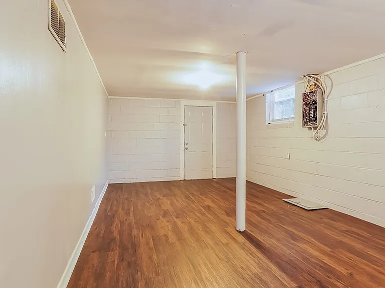 752 Barclay Ln — Photo 14