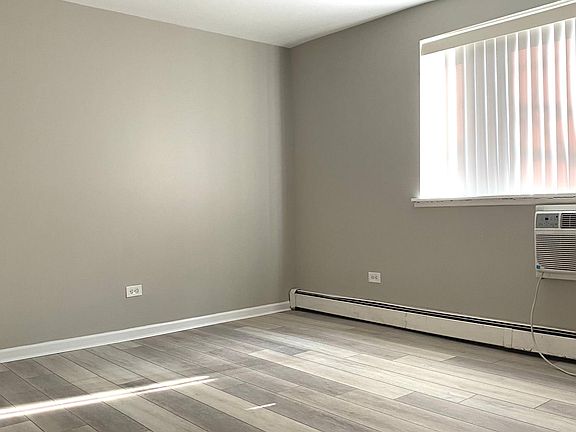 5th image of 515 W Wrightwood Ave APT 201