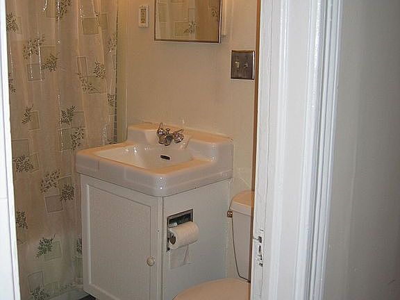 4th image of 916 W 26th St #1