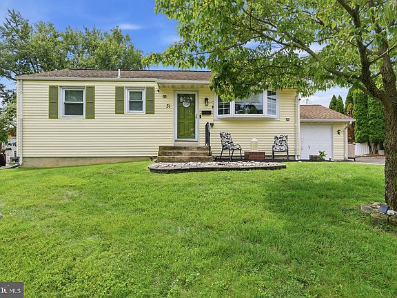 2nd image of 31 Mapleview Dr