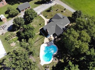 2 Berry Ln, Wood River, IL 62095