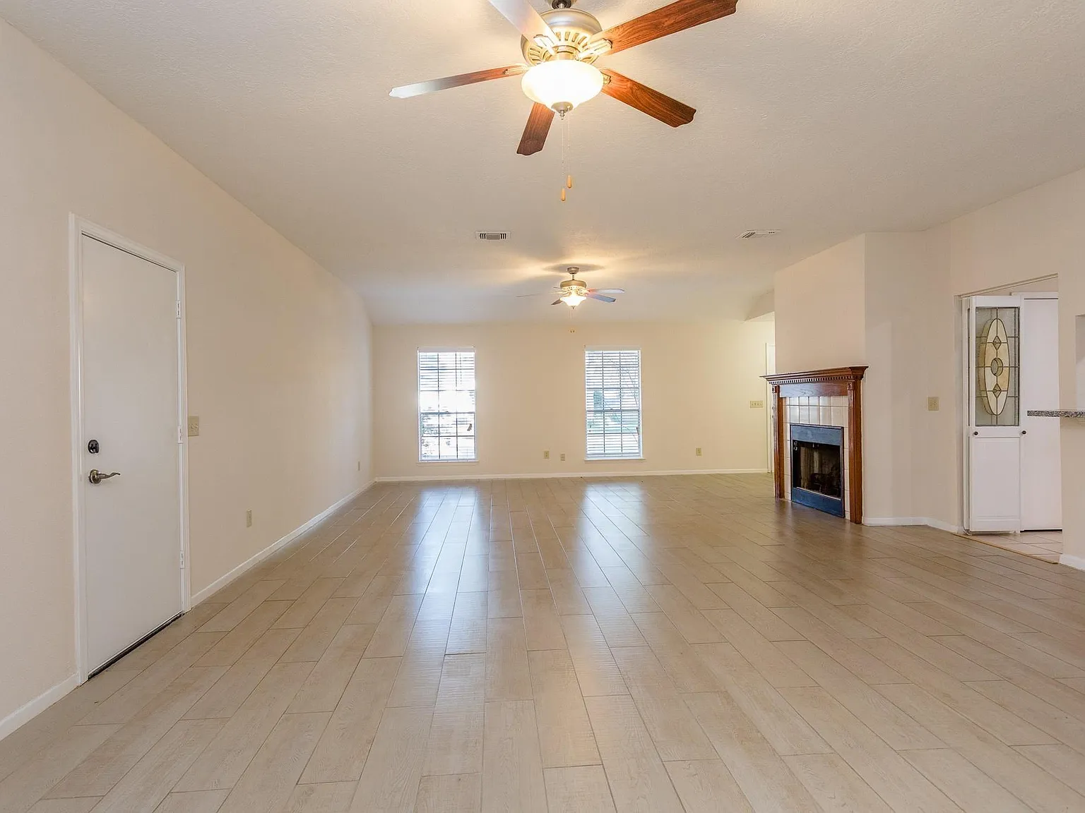 3 bed, 2.0 bath, 1808 sqft, $1,875 — Photo 2