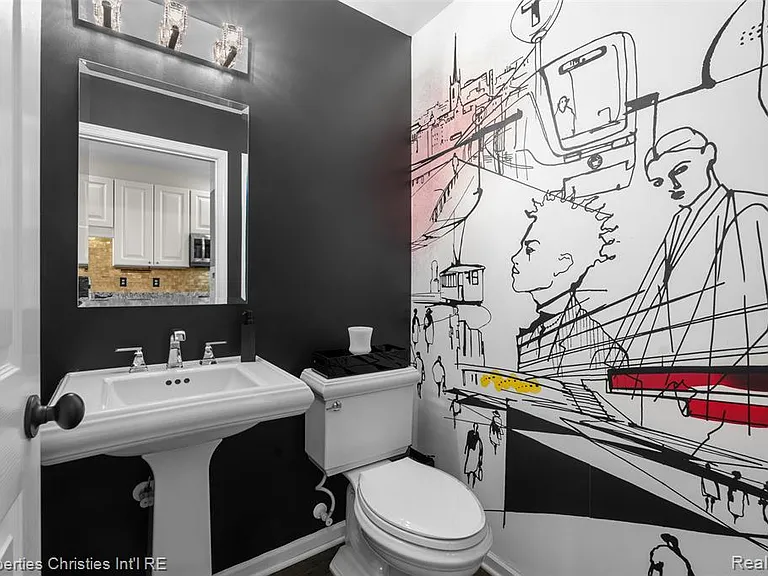 512 Graten St — Photo 25