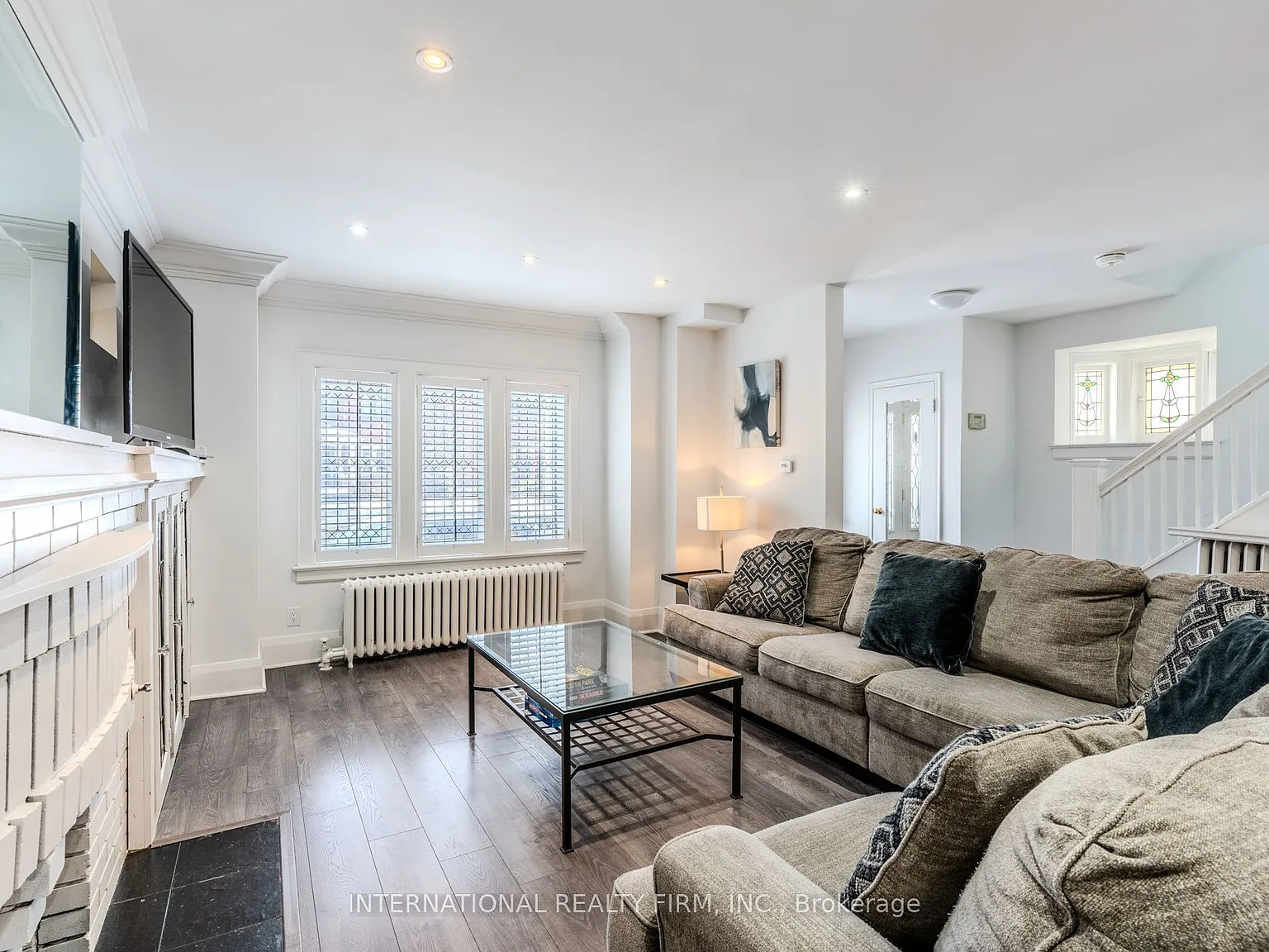 3 bed, $5,800 — Photo 1