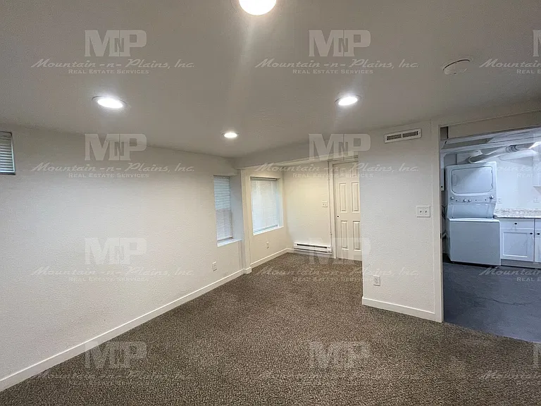 610 S Loomis Ave #B — Photo 8