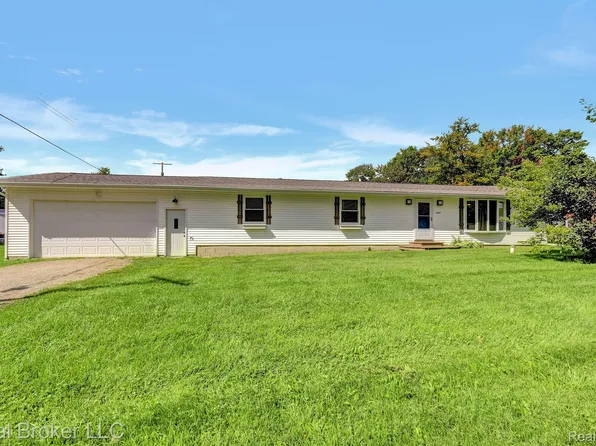 5607 Genesee Ave, Otter Lake, MI 48464