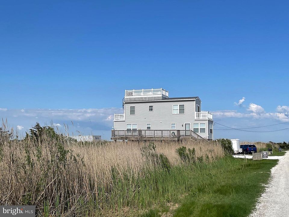 1st image of 68 Bay Ave