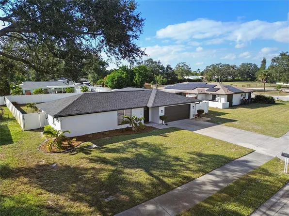 7304 Claries Dr, Sarasota, FL 34243