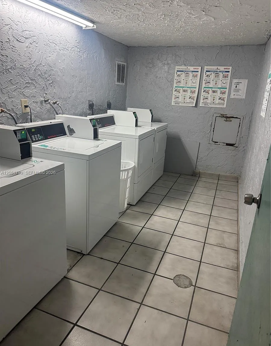 Westland Gardens Condo — Photo 1