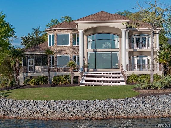 2nd image of 250 Riverside Dr