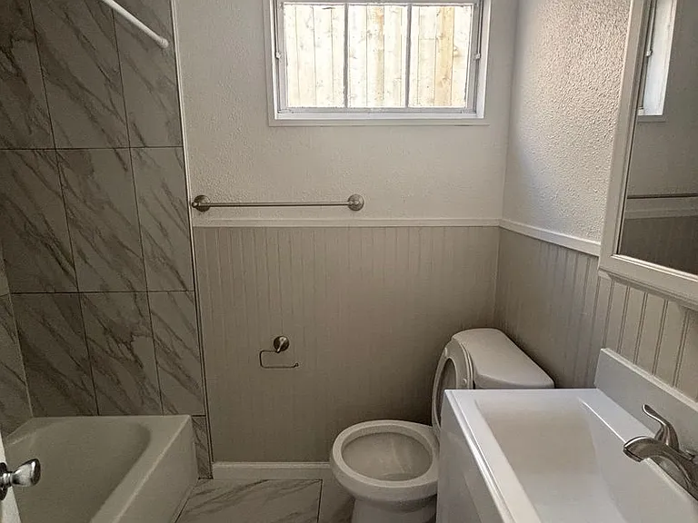 PM-254 1808 E 19th Street — Photo 16