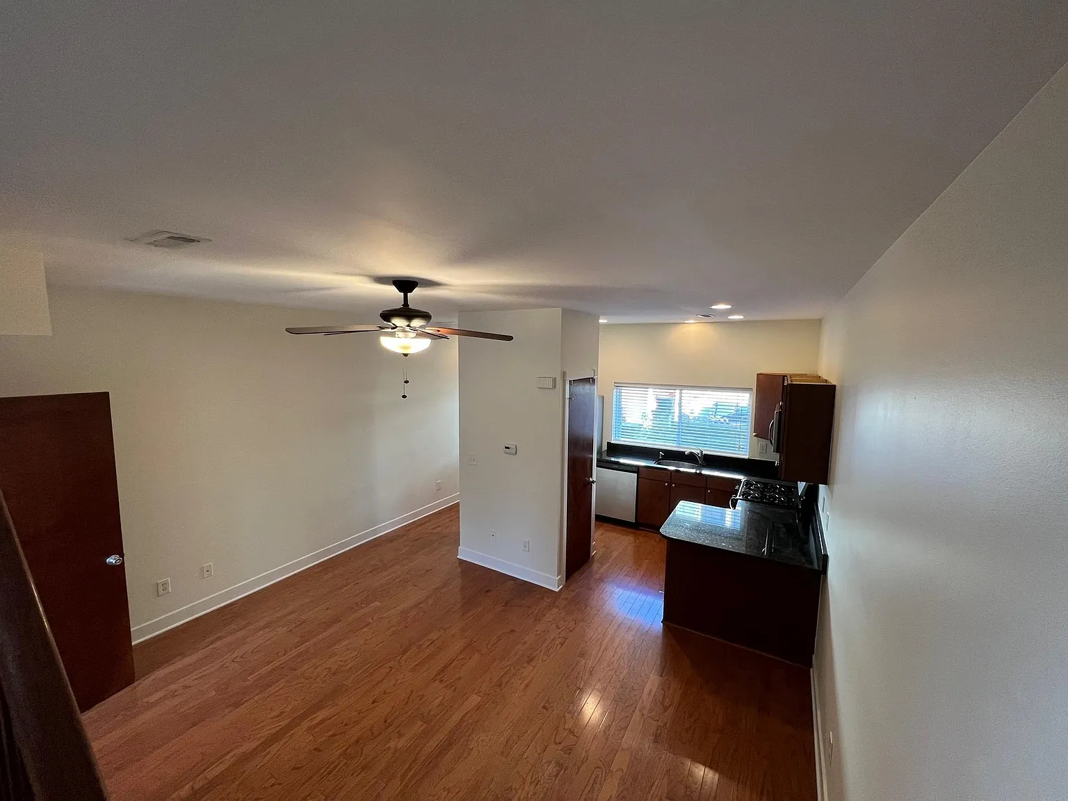 1 bed, 1.5 bath, 800 sqft, $1,645 — Photo 4