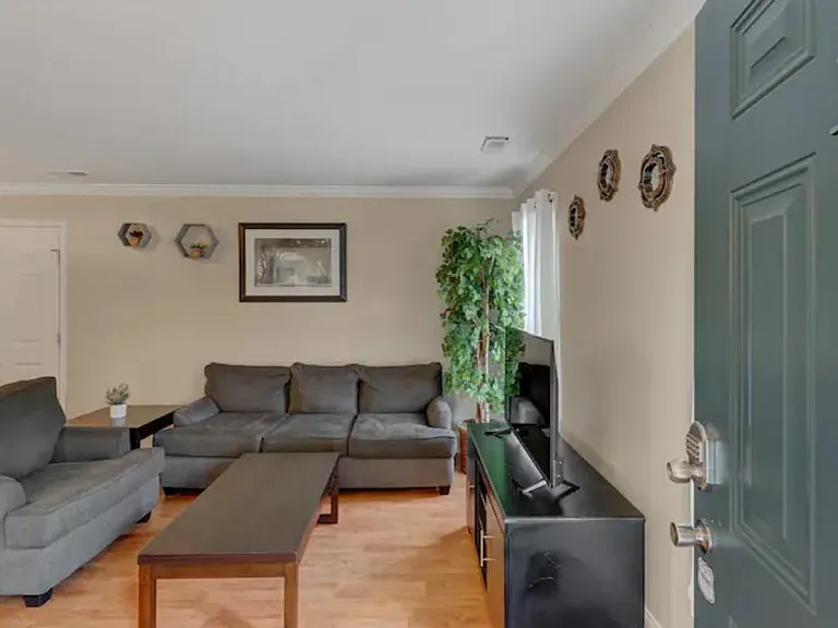2225 Summit St #3 — Photo 14