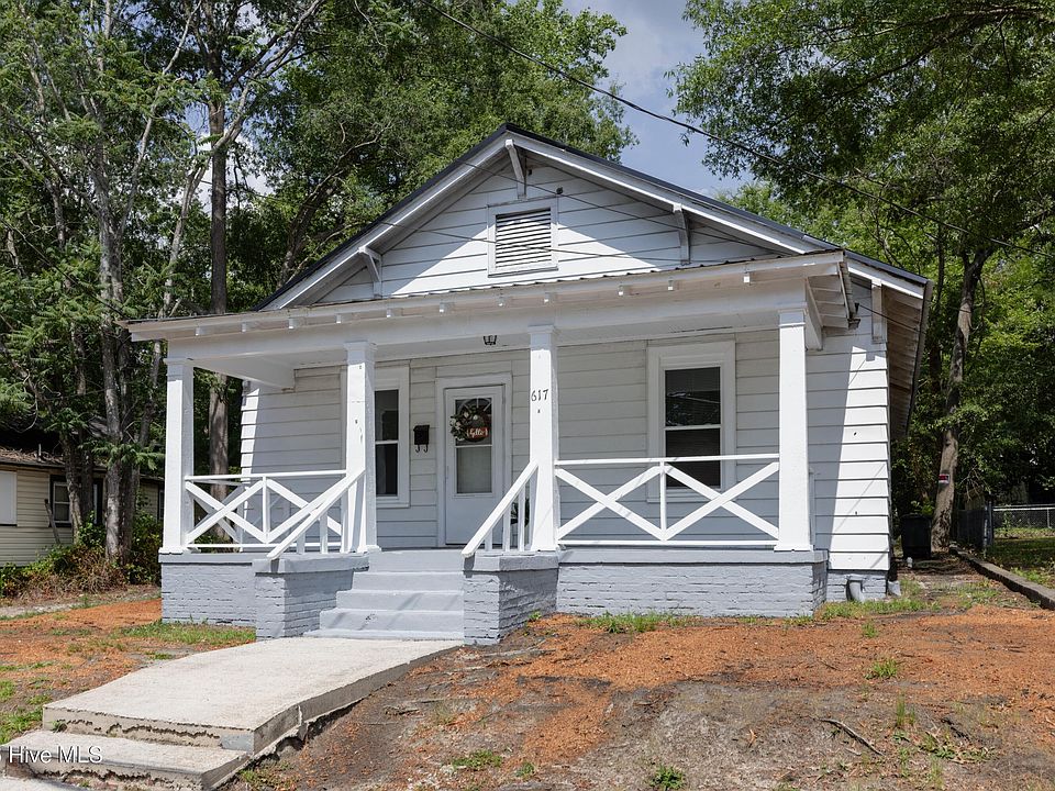1st image of 617 Pender Street