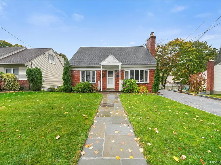 31 Blanchard Ave — Photo 1
