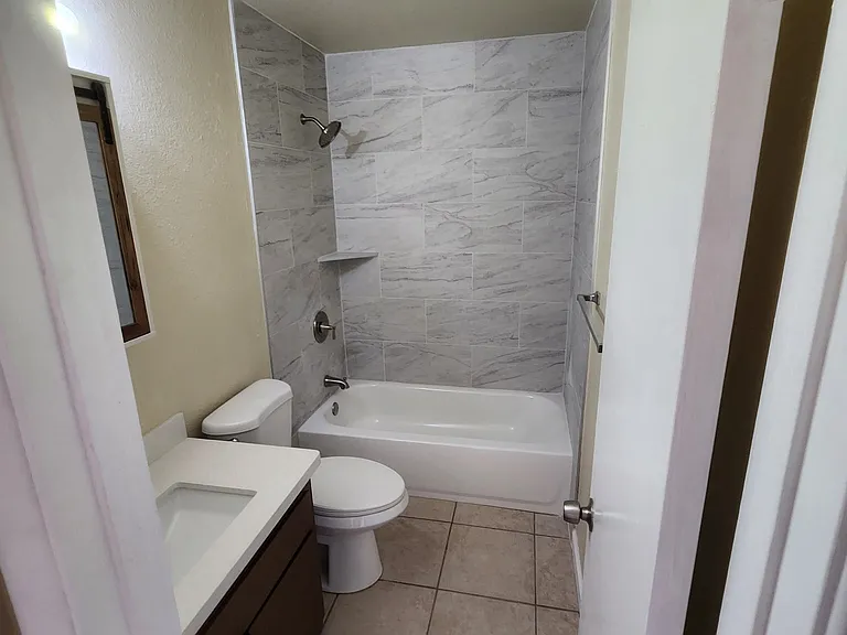 2235 S Maple Ave — Photo 7
