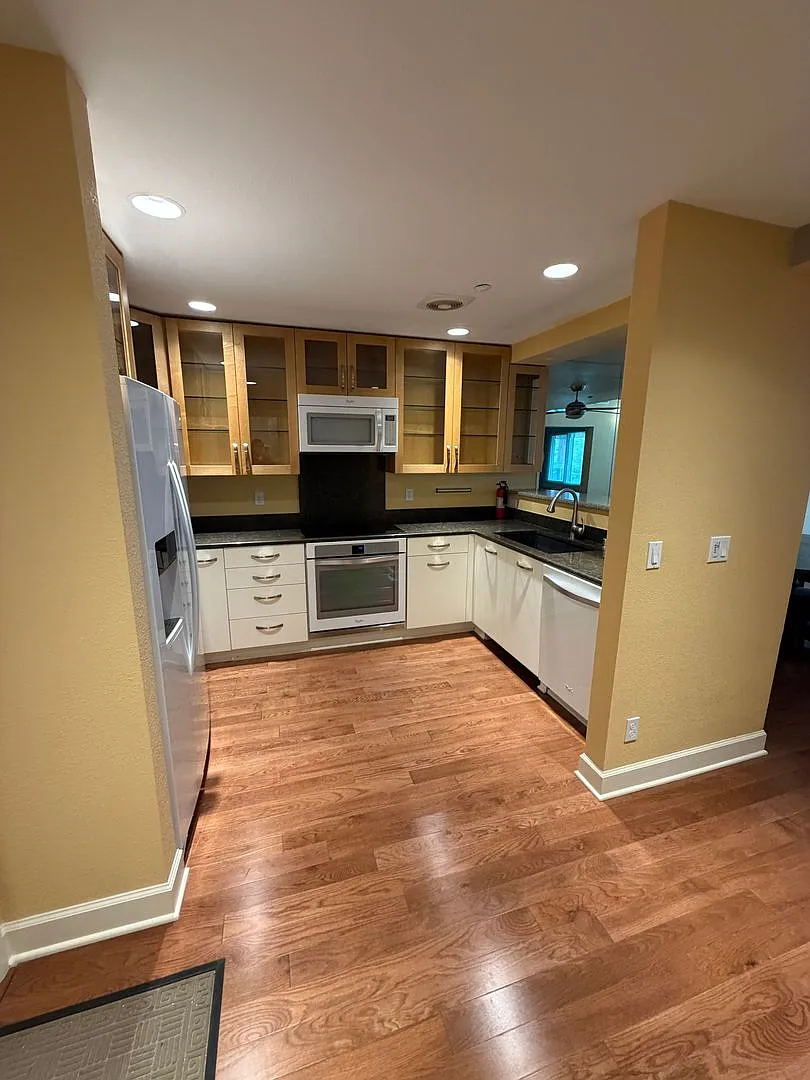 Building Photo - 520 SE Columbia River Dr #420