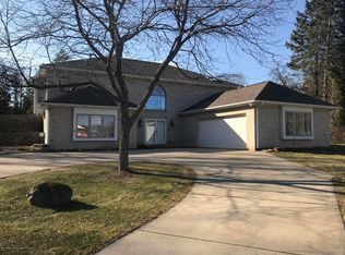 4800 Thornapple Ln, Lansing, MI 48917
