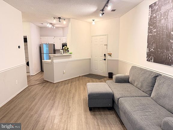 5th image of 4401 Fair Stone Dr APT 102