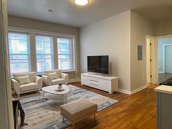 2nd image of 4300-22 Chestnut St #302F