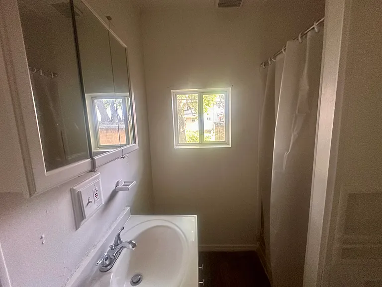 142 Delamaine Dr #1 — Photo 8