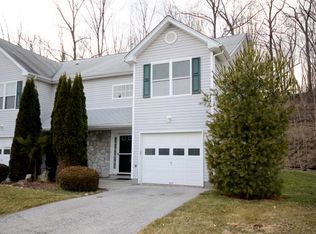 16 Druid Ln, Hamburg, NJ 07419