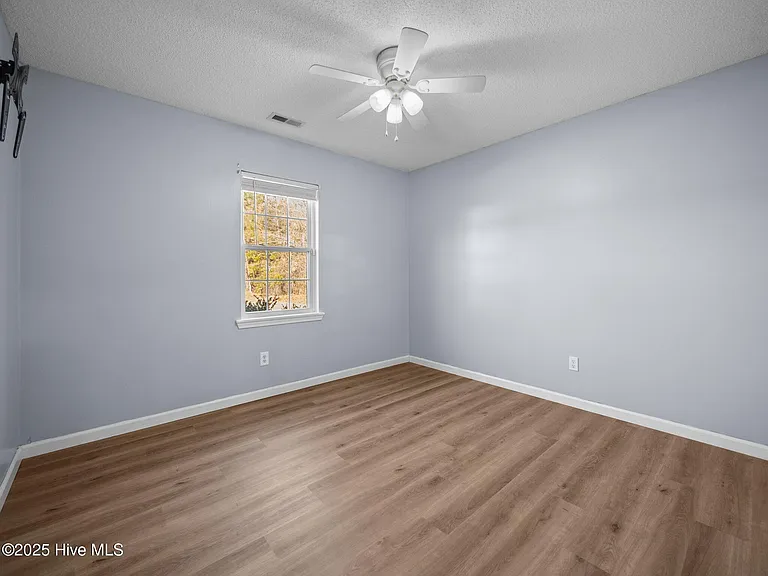 218 Winterberry Ct — Photo 22