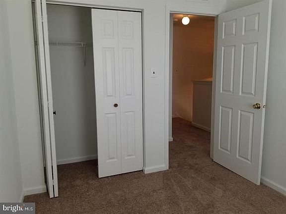 4th image of 562 Applewood Ct