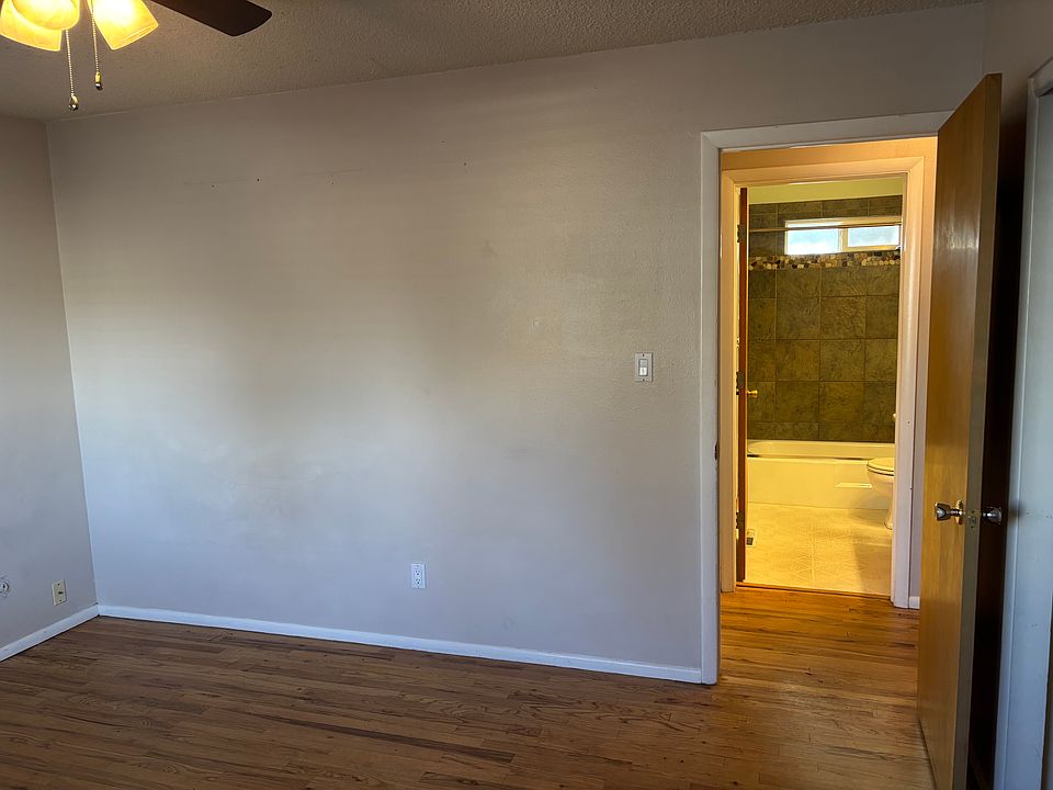 1st image of 4542 La Cresta Dr
