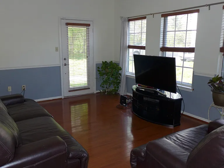 1426 Nutwood Ct — Photo 6