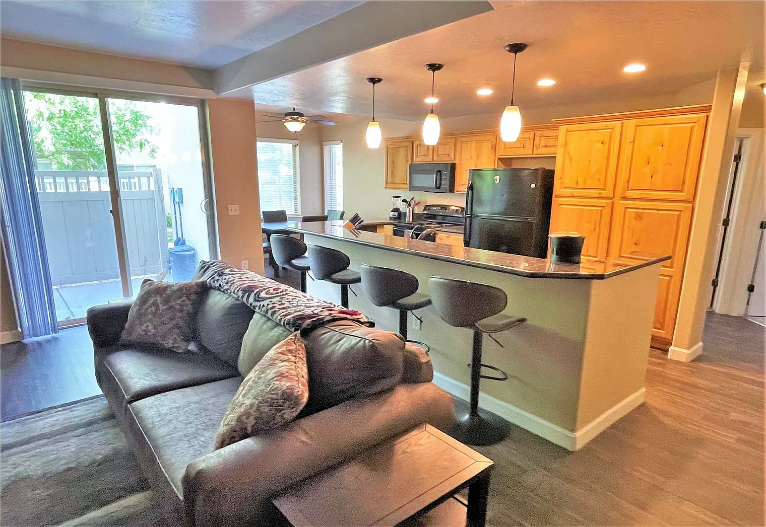 3 bed, 2.0 bath, 1474 sqft, $5,814 — Photo 1