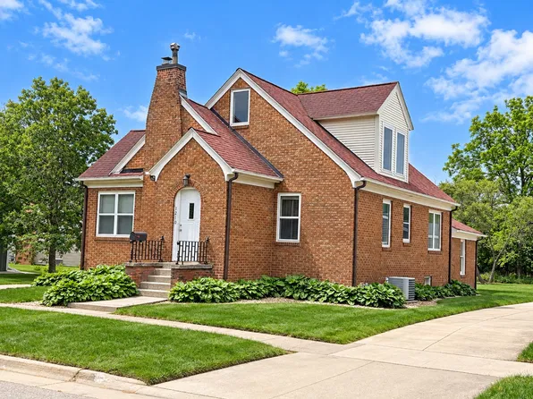1210 W 20th St, Cedar Falls, IA 50613